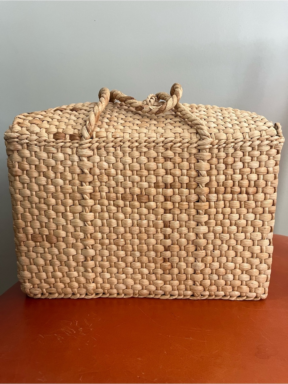Vintage handmade straw basket/purse featuring a toggle closure.